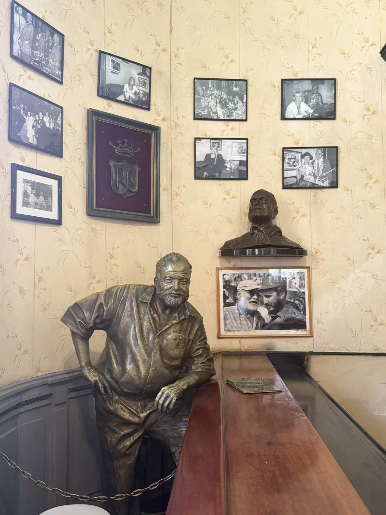 [海明威五分钱小酒馆]全景照片